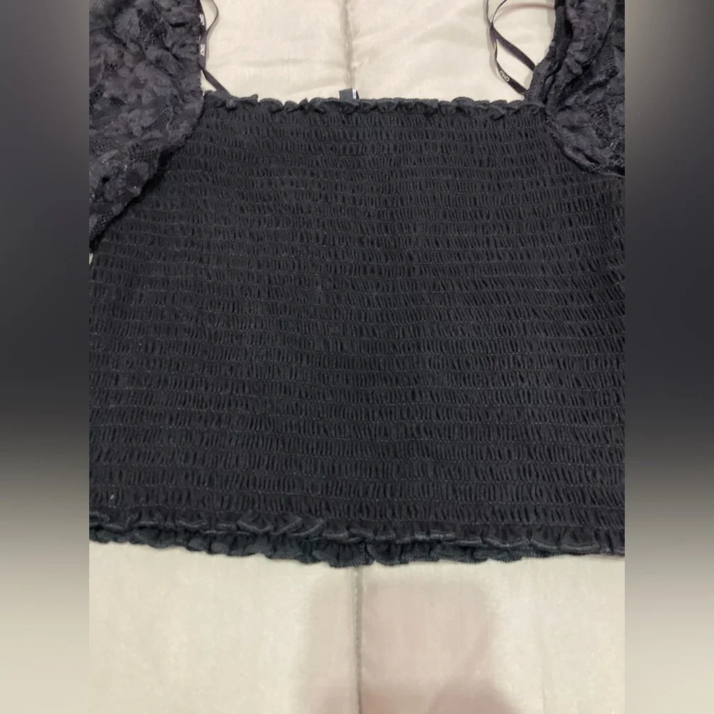ONLY
Smocked Crop Top with Lace Sleeves - Picture 6 of 7